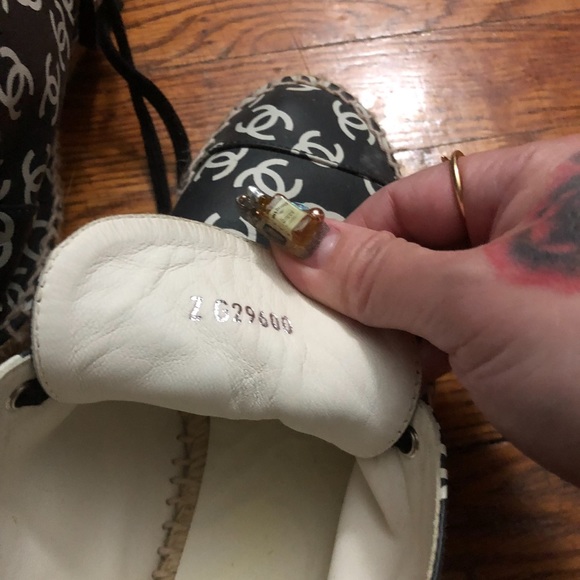 Authentic Chanel cc print sneakers - Picture 3 of 3